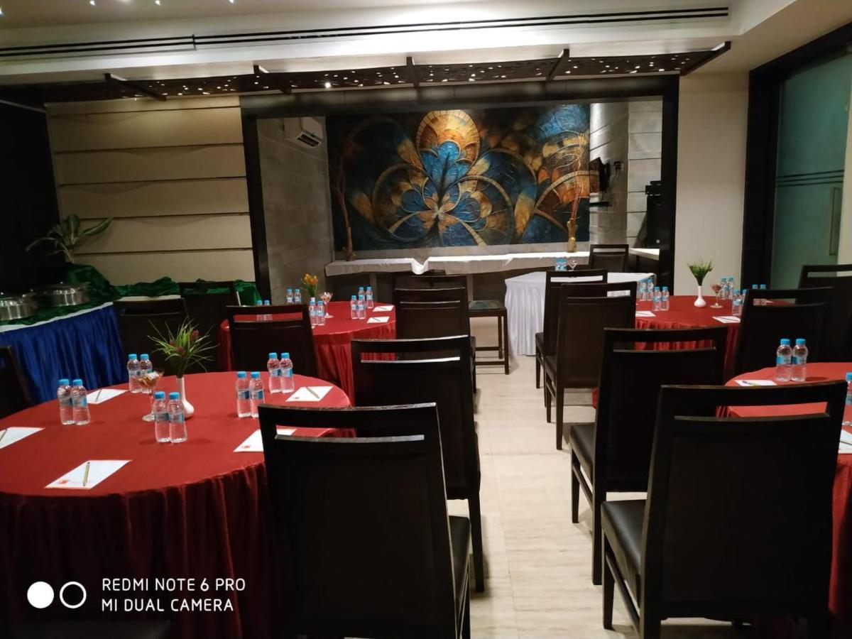 Tarawade Clarks Inn Pune Exterior photo