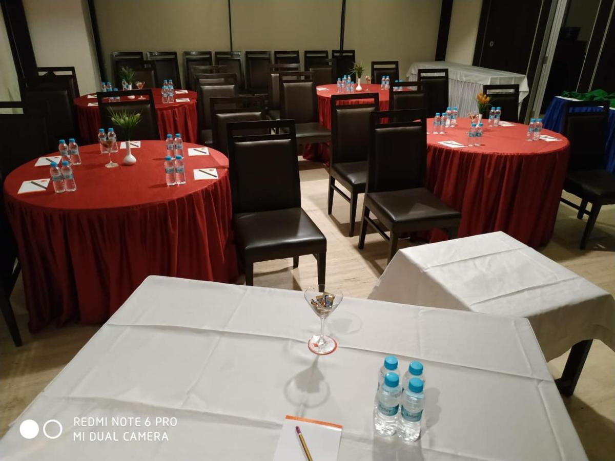 Tarawade Clarks Inn Pune Exterior photo