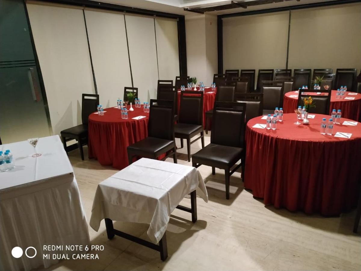 Tarawade Clarks Inn Pune Exterior photo