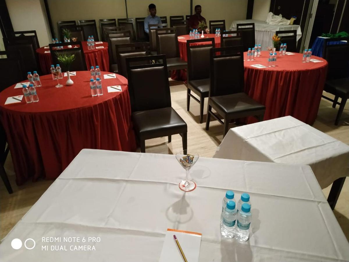 Tarawade Clarks Inn Pune Exterior photo