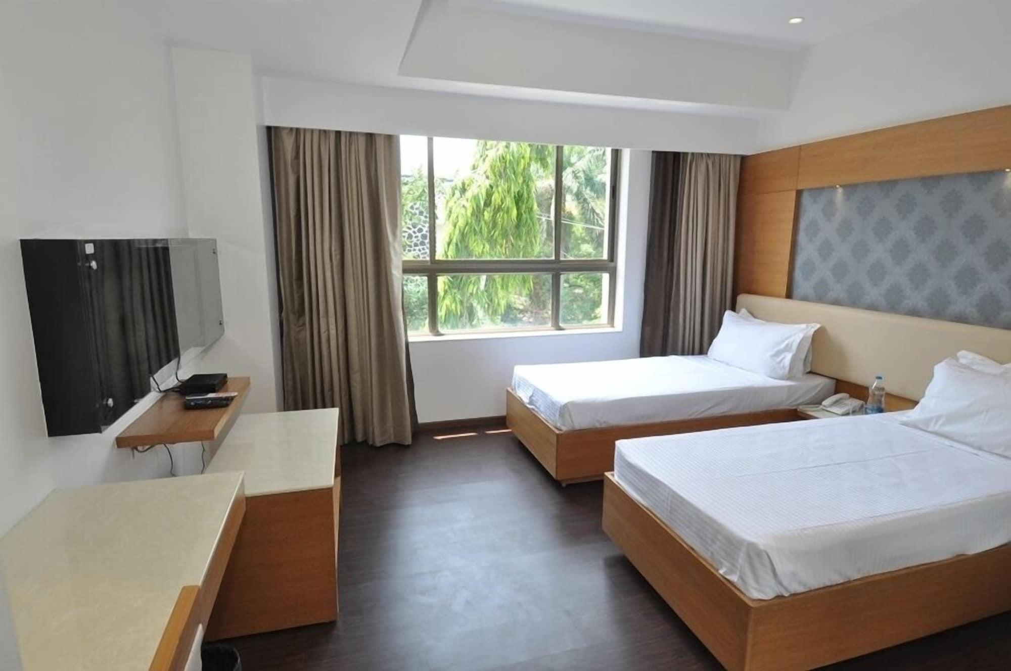 Tarawade Clarks Inn Pune Exterior photo