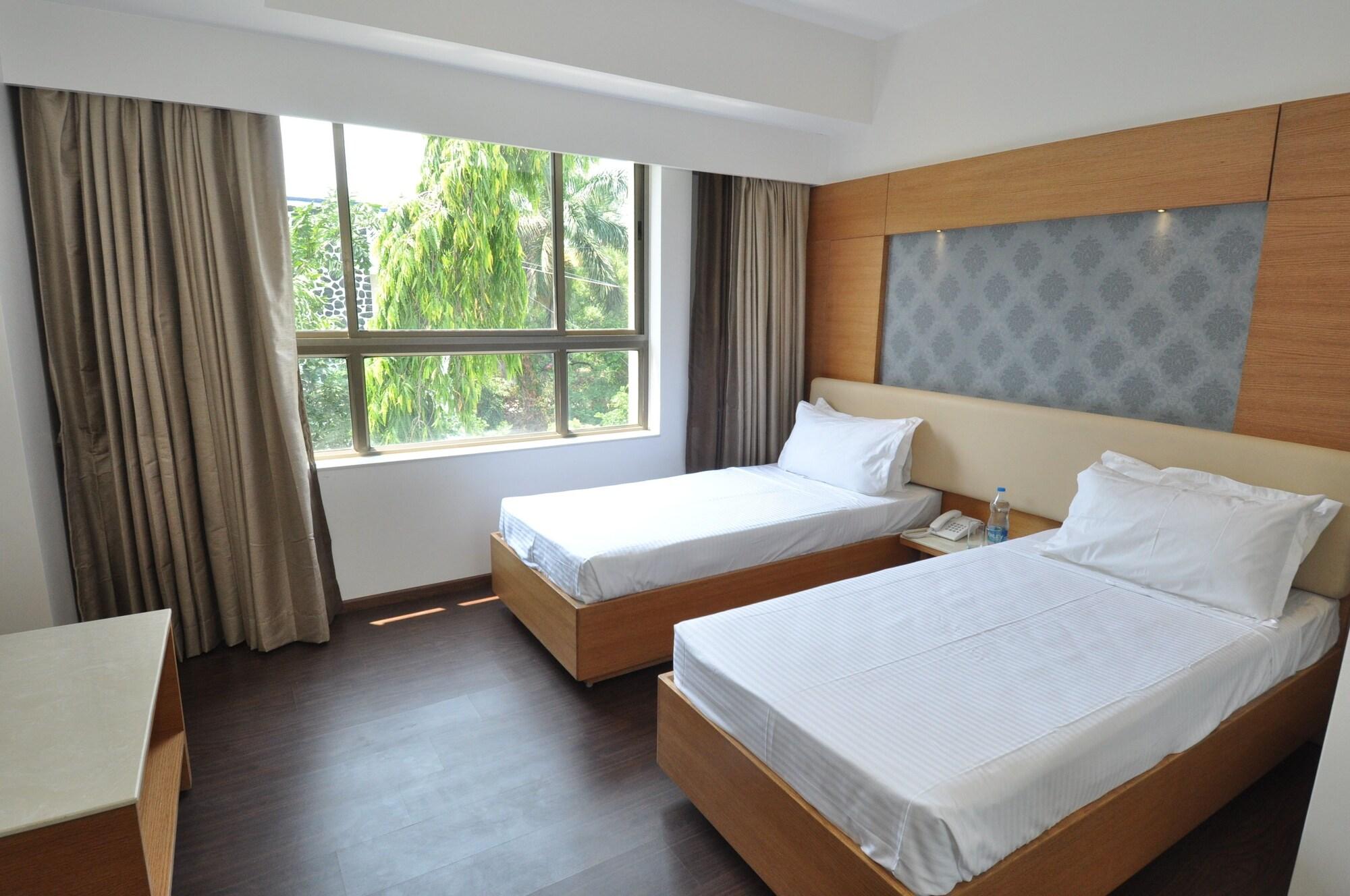 Tarawade Clarks Inn Pune Exterior photo