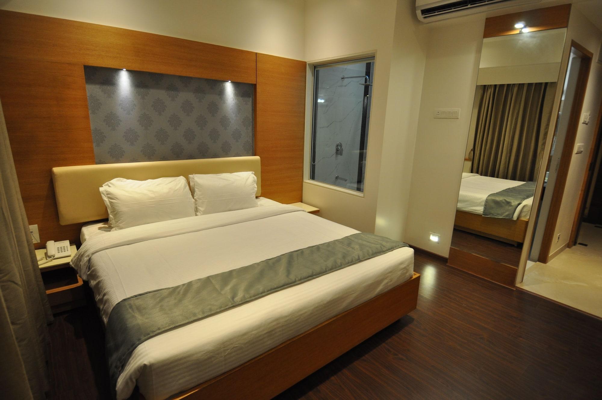 Tarawade Clarks Inn Pune Exterior photo