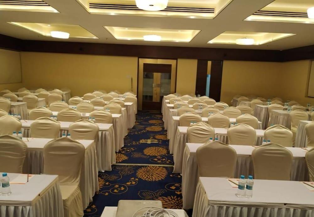Tarawade Clarks Inn Pune Exterior photo