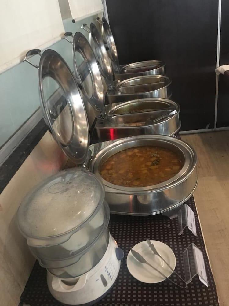 Tarawade Clarks Inn Pune Exterior photo