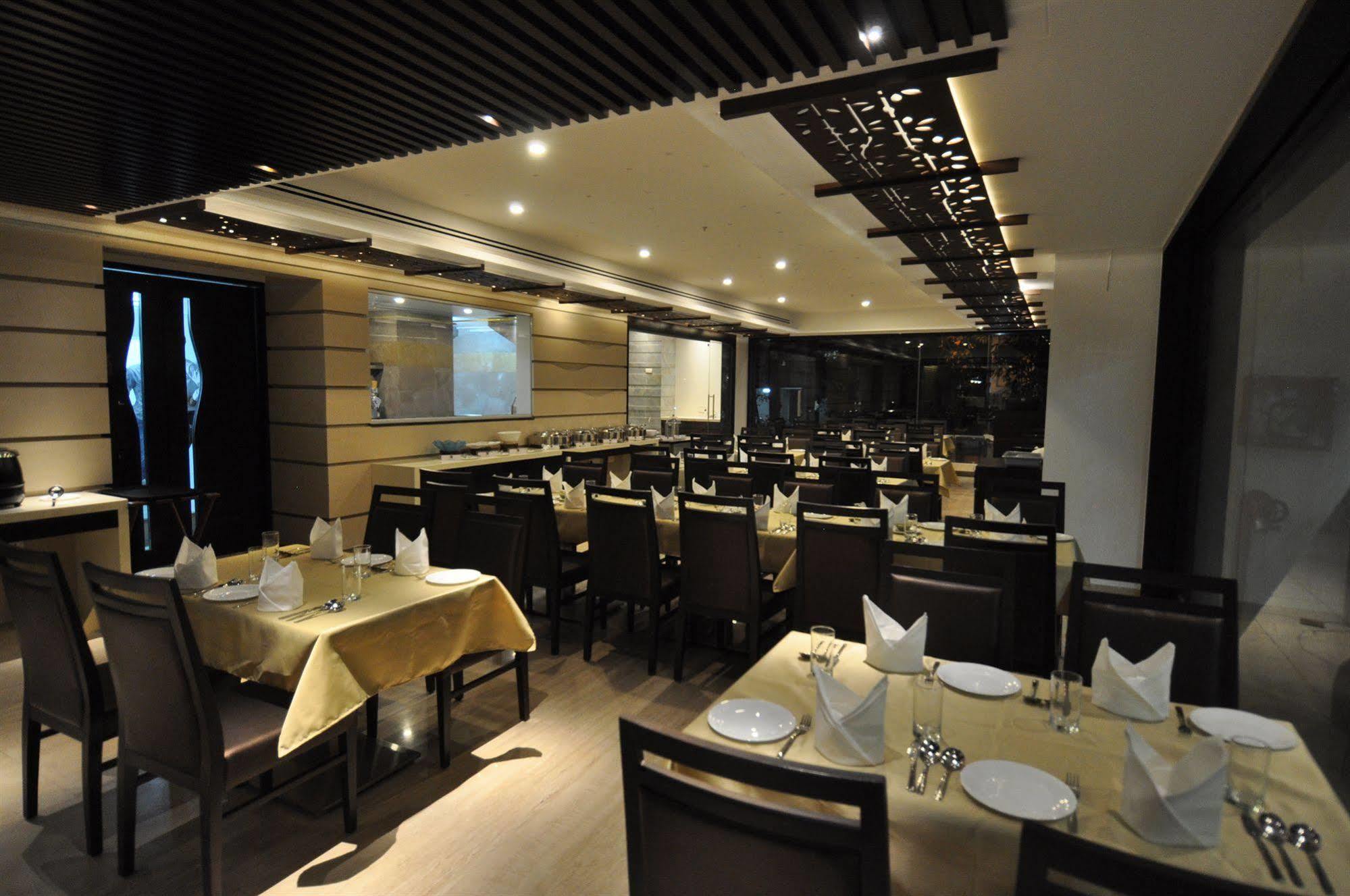 Tarawade Clarks Inn Pune Exterior photo