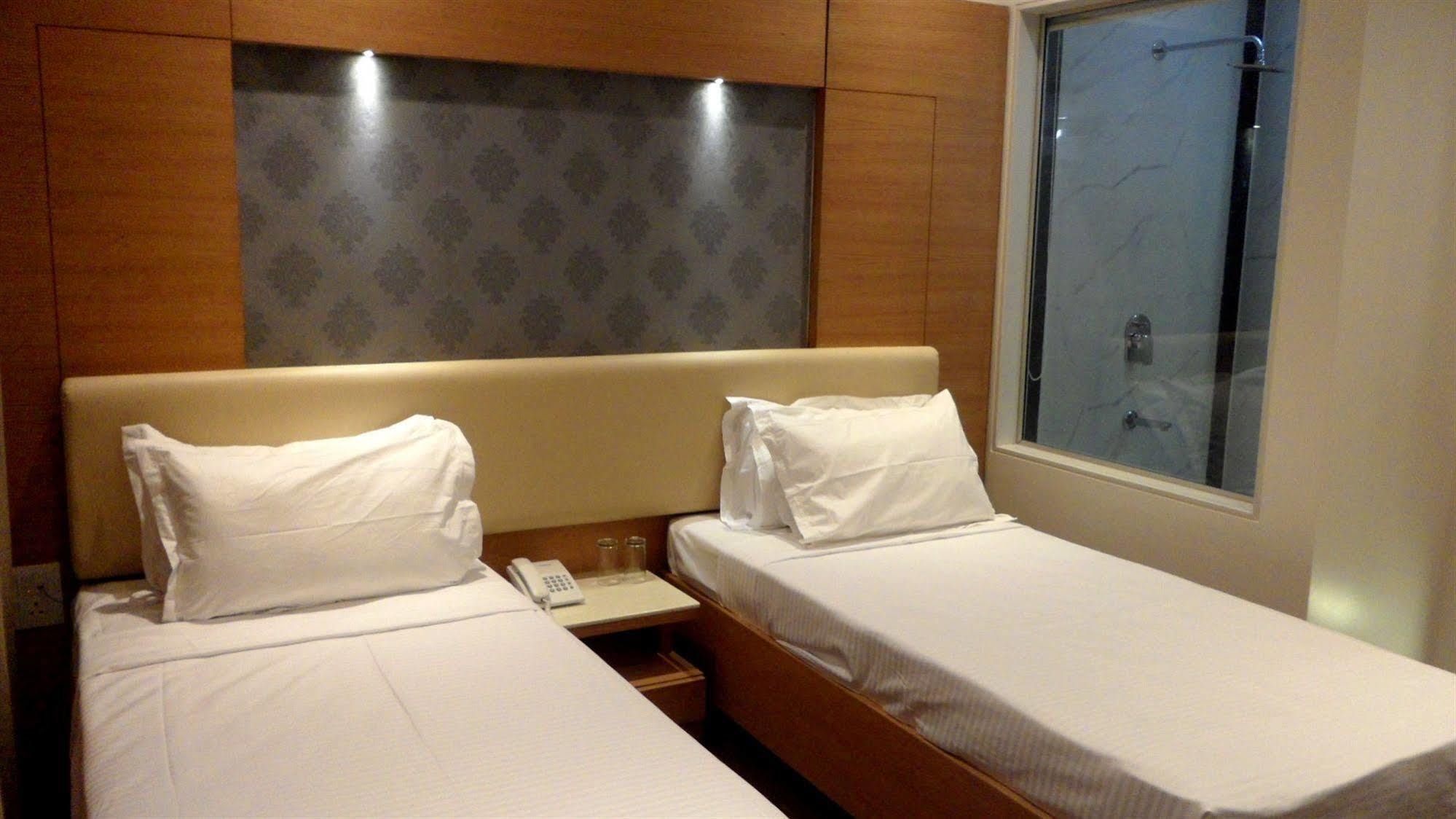 Tarawade Clarks Inn Pune Exterior photo