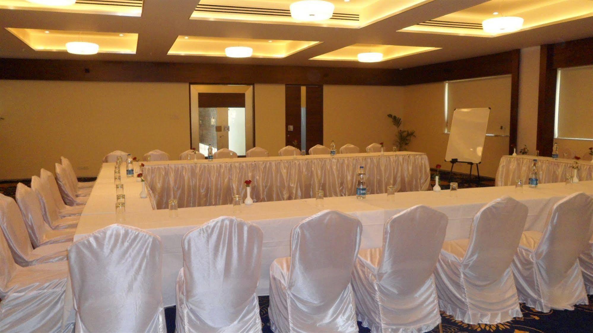 Tarawade Clarks Inn Pune Exterior photo