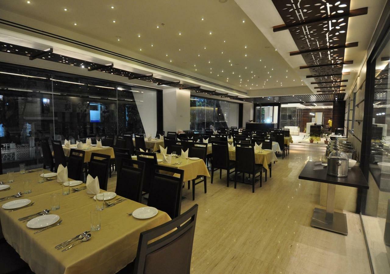 Tarawade Clarks Inn Pune Exterior photo