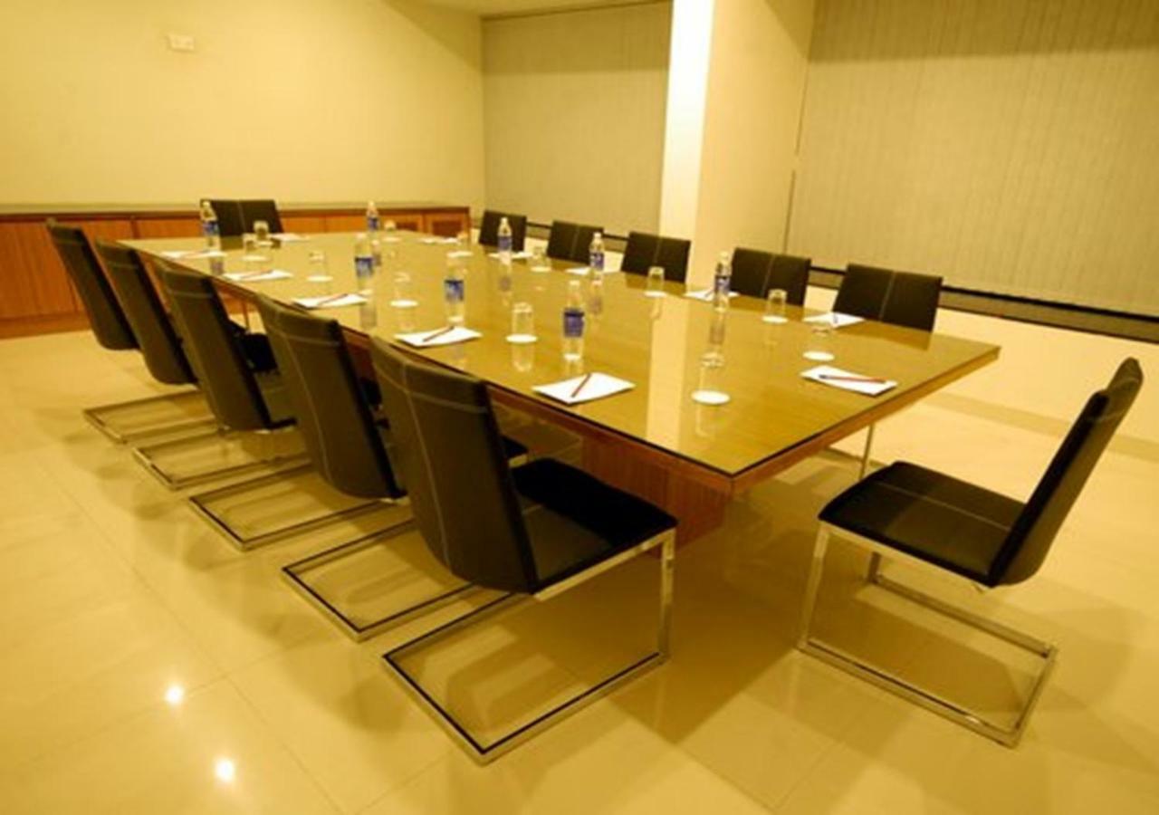 Tarawade Clarks Inn Pune Exterior photo