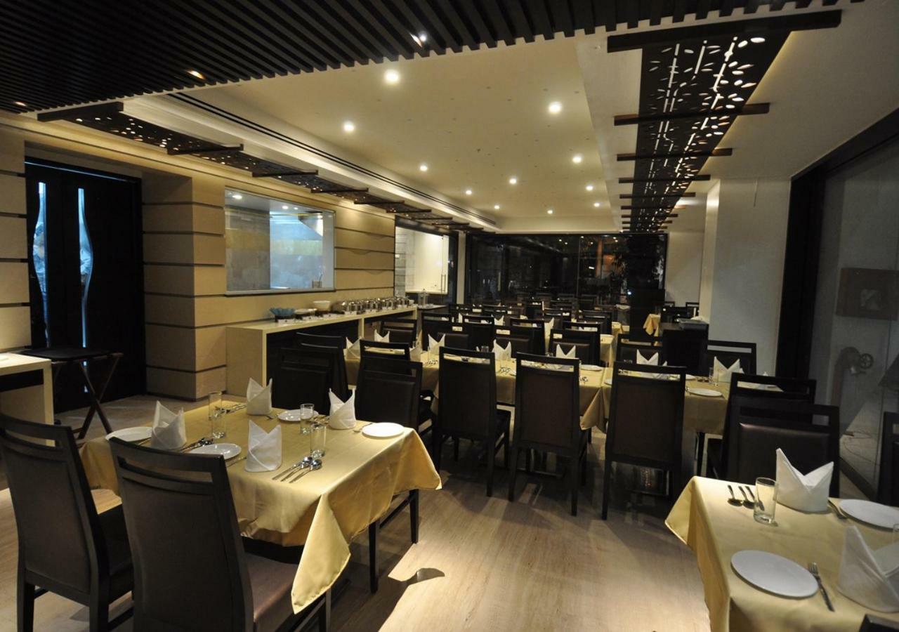 Tarawade Clarks Inn Pune Exterior photo