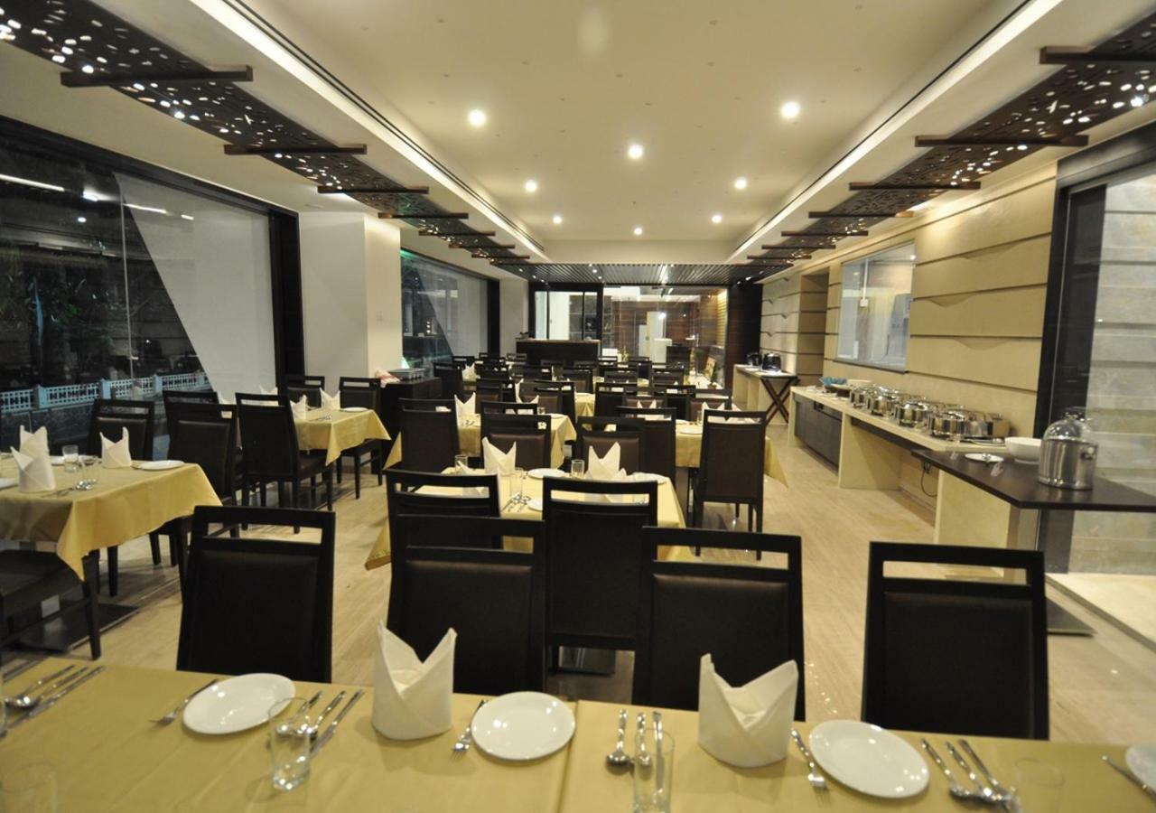Tarawade Clarks Inn Pune Exterior photo
